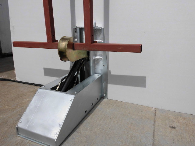 Vertical lifting Fine Material Vehicle Restraint Systems for Workship