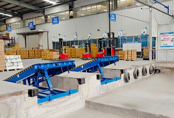 Manuell betriebene, robuste mechanische Rampen für den Schwerlastbau für sicheres Be- und Entladen mit Sicherheitsfüßen