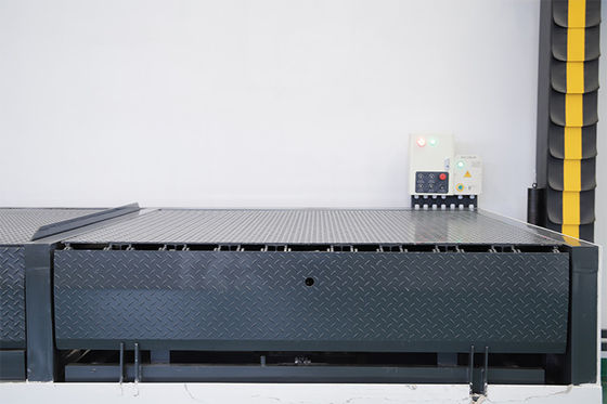 Lagerlogistik-Ausrüstung Airbag Dock Leveler 220 Volt 6*8 Größe